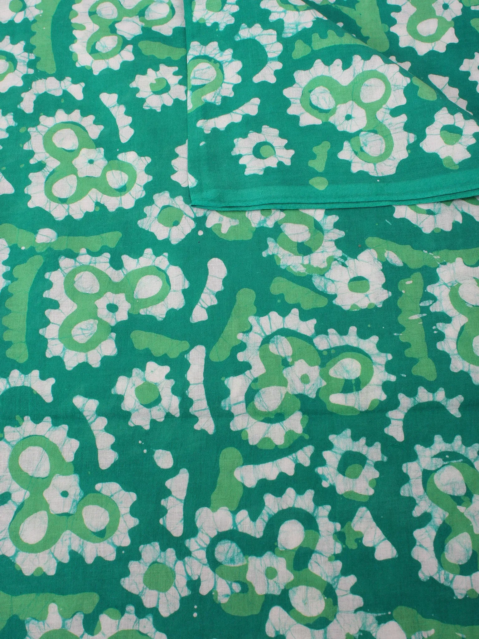 Green White Hand Block Printed Cotton Fabric Per Meter - F0916323