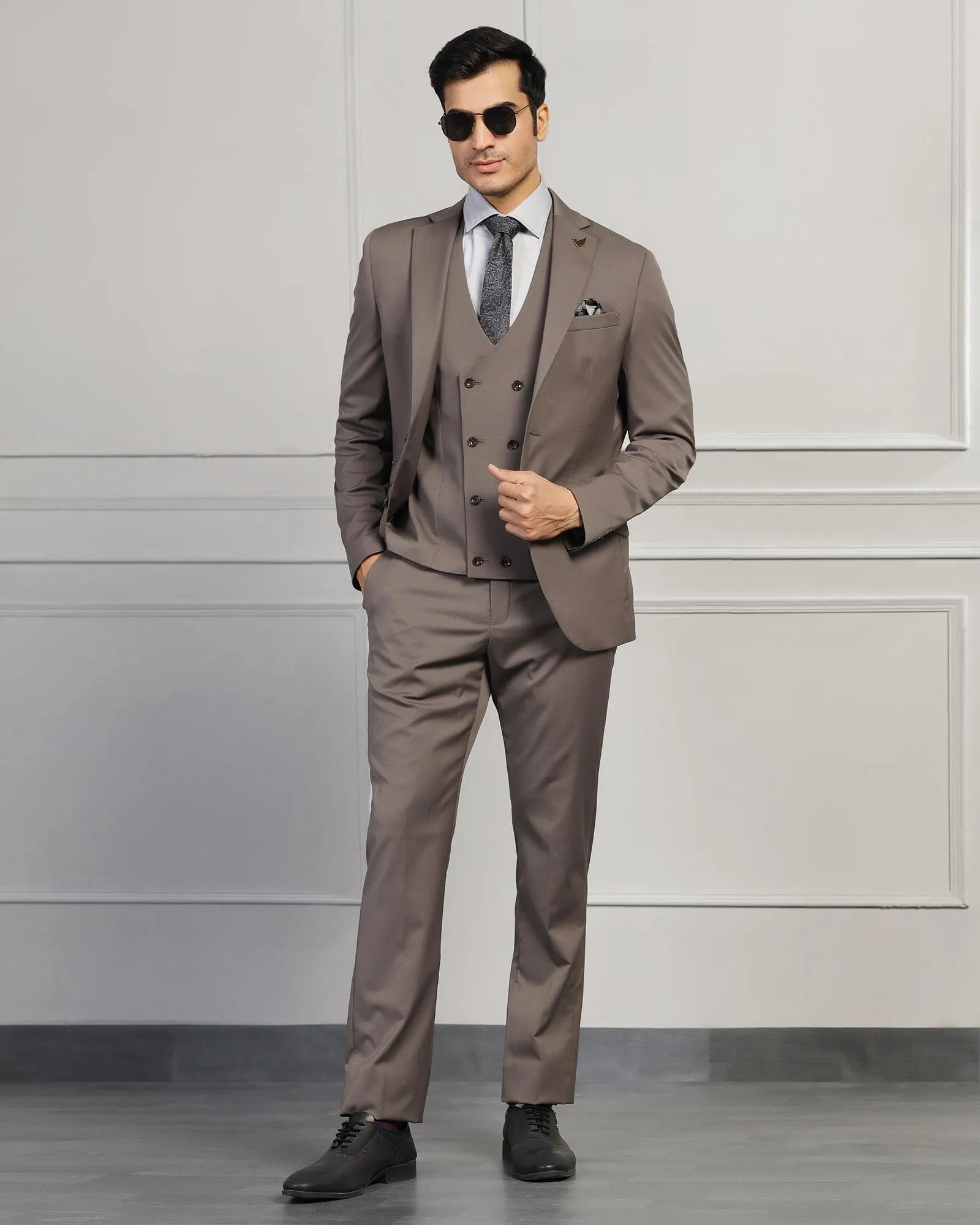 Luxe Three Piece Dark Grey Solid Formal Suit - Keno